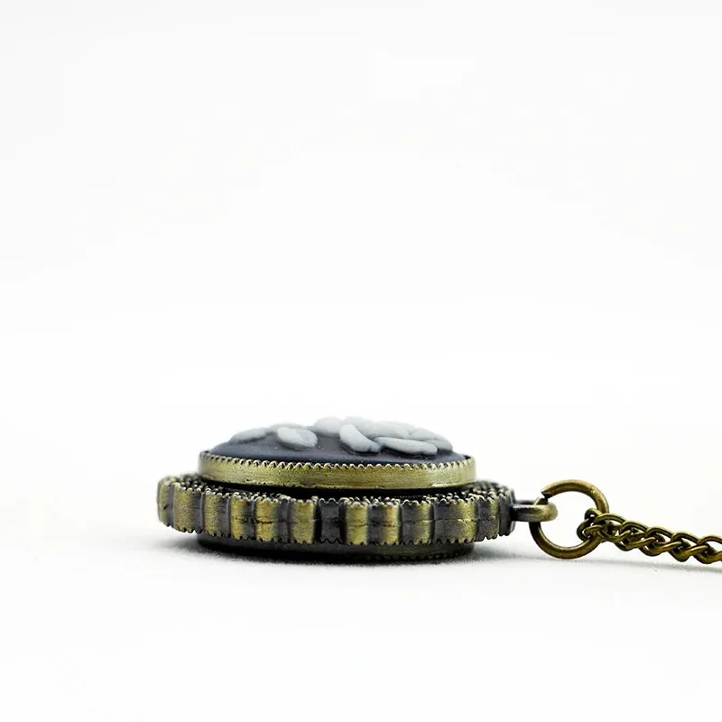 خمر أبيض وأسود روز الإغاثة البيضاوي ساعة جيب كوارتز الأرقام الرومانية قلادة قلادة ساعة مجوهرات هدية للرجال النساء