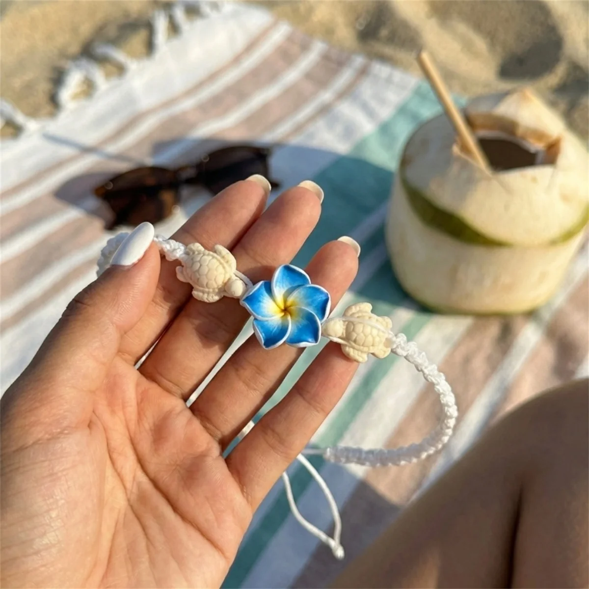 Boho-Halskette aus weicher Tonerde mit weißem geflochtenem Seil für Damen und Herren, Harz-Meeresschildkröten, florales Choker-Halsband, Sommer-Strand-Urlaubsschmuck – Detail 11