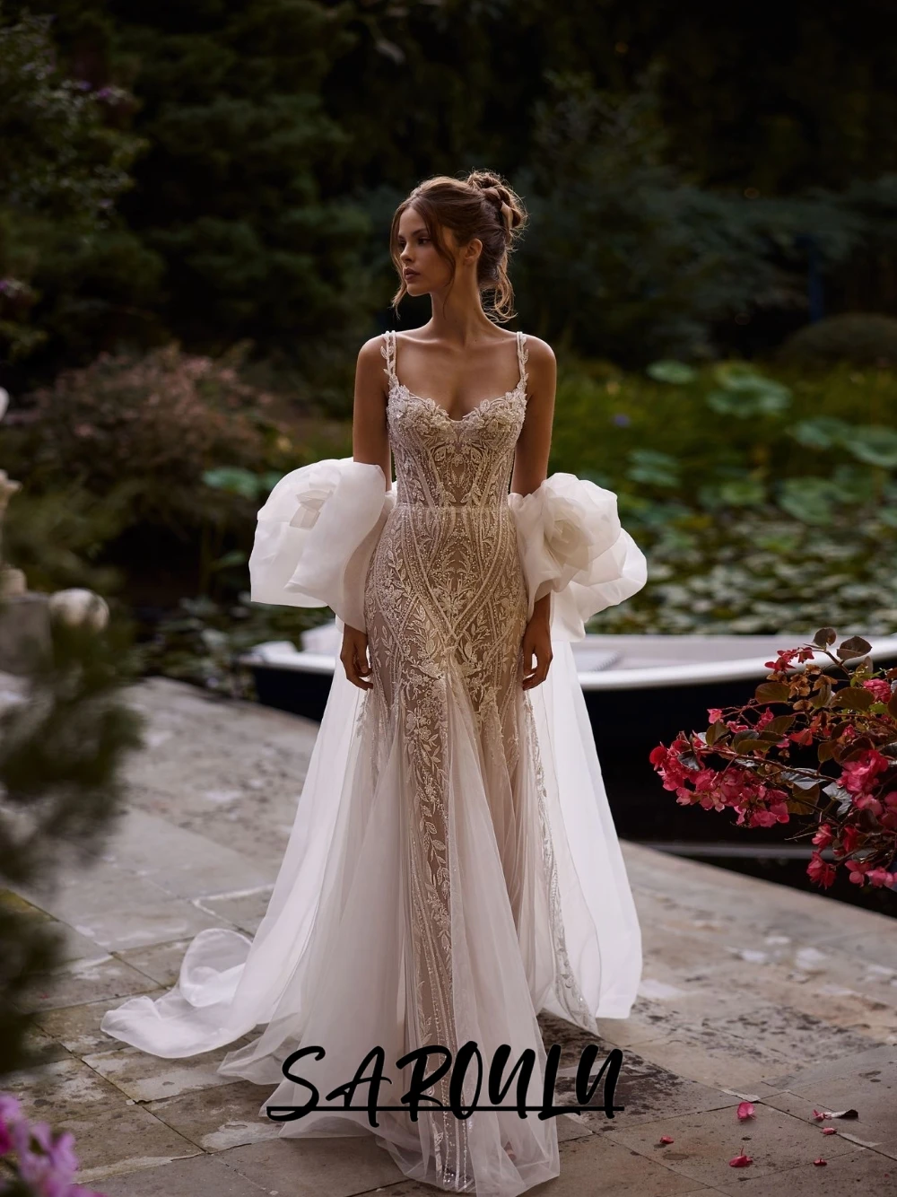 فستان زفاف فاخر مطرز بالدانتيل حورية البحر بأكمام زهور كبيرة الحجم حالمة سباركلي حديقة حفل مثير فستان زفاف شفاف