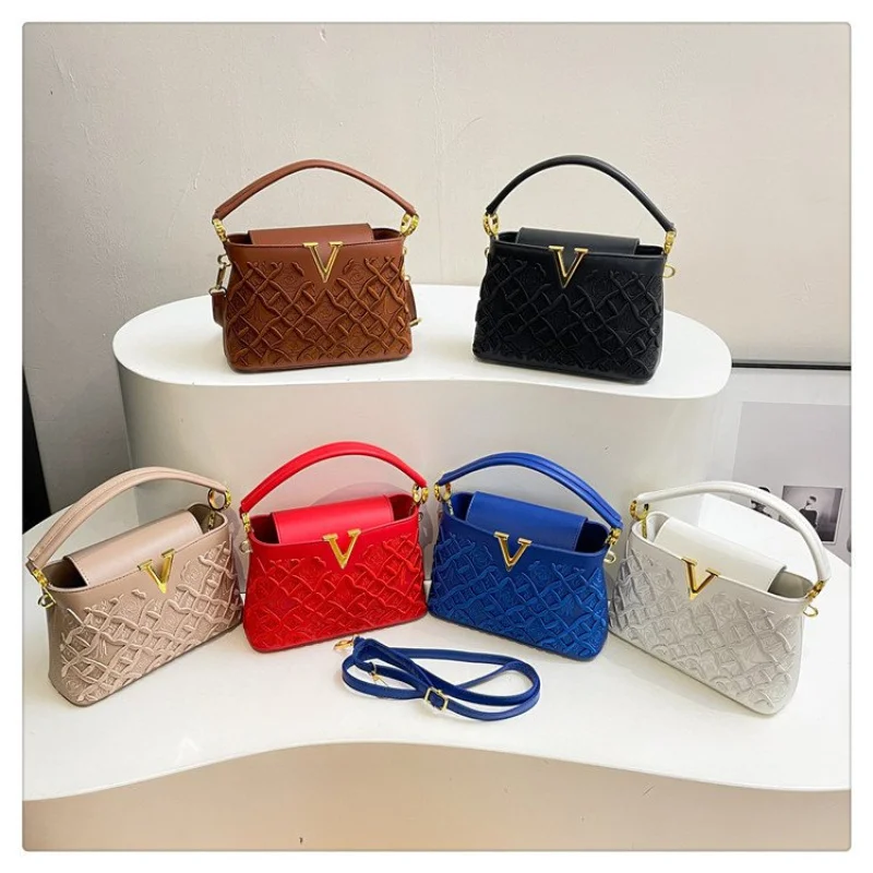 

Luxury Women's Shoulder Bag Made Of Glen-Printed Leather Boasting Paris Vintage Daily Cozy Look​