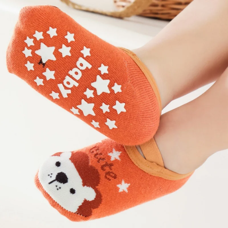 Chaussettes antidérapantes pour nouveau-nés, filles et garçons, chaussettes courtes douces à motif de dessin animé pour enfants de 0 à 3 ans, automne