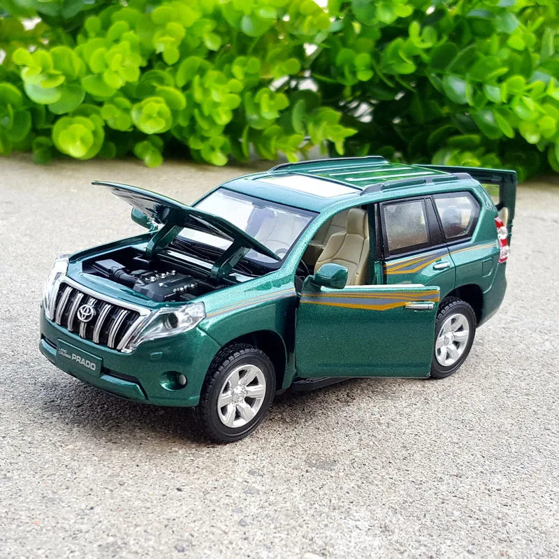 High Simulation Exquisite Diecasts&Toy Vehicles: ShengHui Car Styling TOYOTA Land Cruiser Prado SUV 1:32 Alloy Diecast Car Model