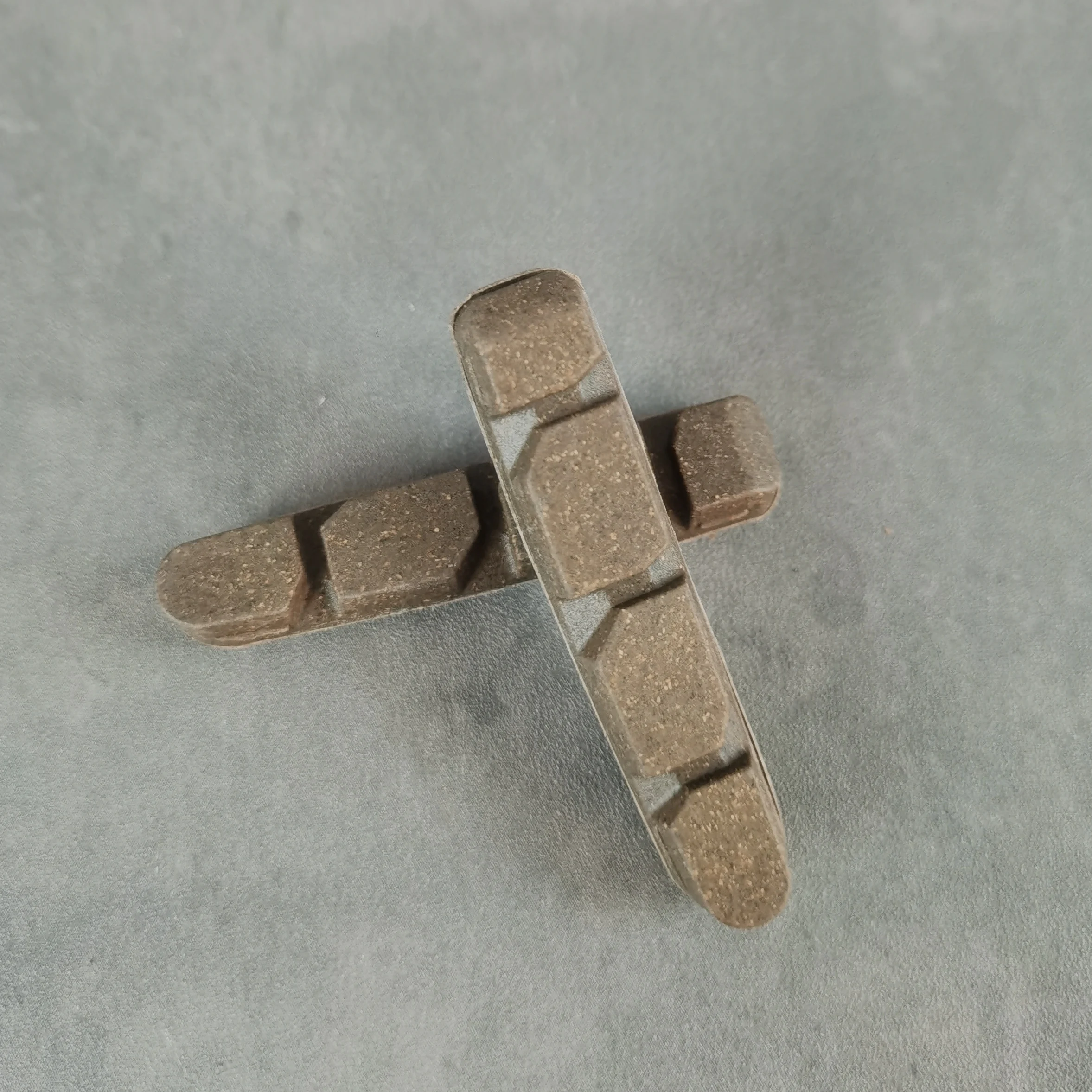 

Corky Brake Pads for Carbon Rims, Bike Brake Pads , Carbon Wheels Use ,Protect the Carbon Wheelset, 12g per Pair