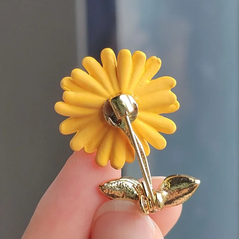 Japanese And Korean Fashion Enamel Rhinestone Cute Sunflower Brooches Exquisite Sun Flower Brooch Simple Clothing Accessory Gift