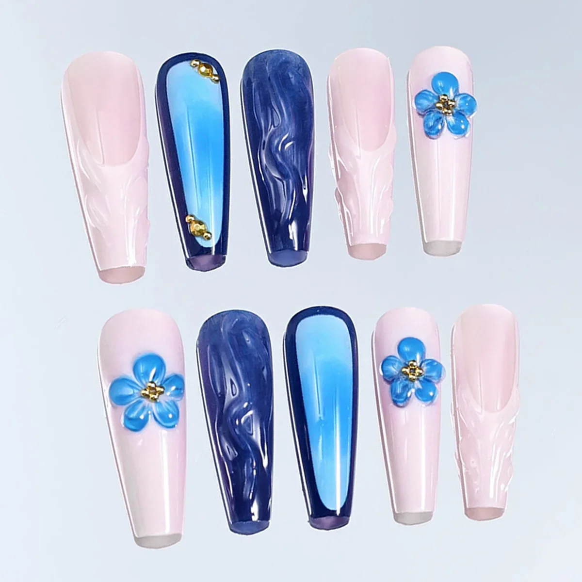 

24 шт., французские накладные ногти, синий градиент, ретро стереоскопические цветы, дизайн, балетные накладные ногти для женщин, милые крутые съемные типсы