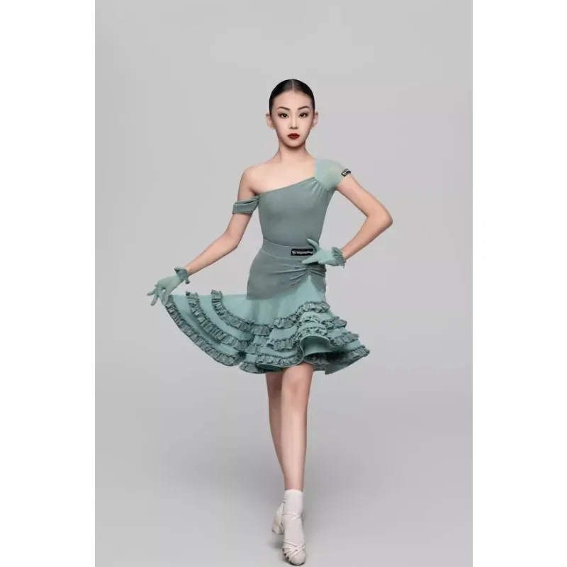 Dziewczęca sukienka do ćwiczeń latynoamerykańskich na zamówienie, nowoczesny zestaw trzyczęściowy z asymetrycznym ramieniem, spódnica konkursowa z siateczką, strój do występów.