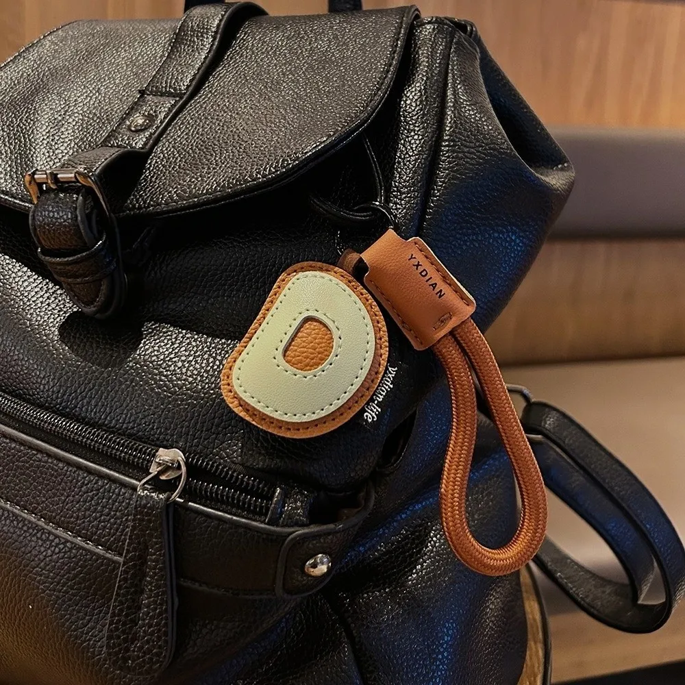 かわいいPUレザー英語レターキーホルダー、絶妙な防水26文字ロープバックル、漫画バッグアクセサリー、カップルキーホルダーギフト