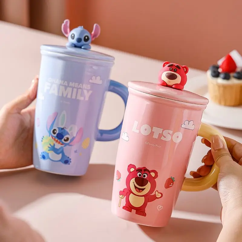 Nowy kubek ceramiczny z nadrukiem Puchatek Disney Lotso Stitch Jesienny kubek na wodę o dużej pojemności z kreskówek o wysokiej wartości z pokrywką Hurtownia