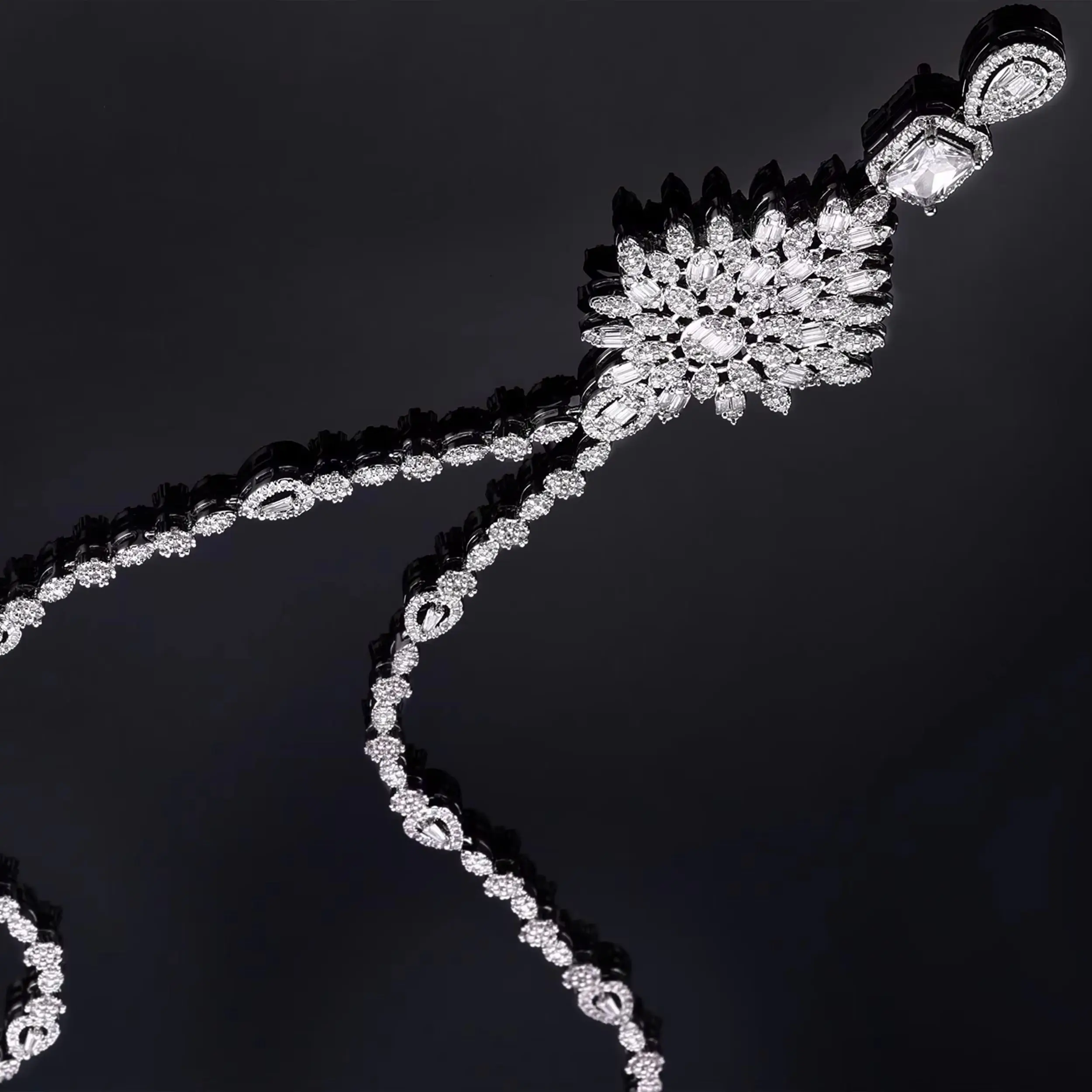 

2024 New 3 Piece Luxury Bridal Large Wedding Decoration Necklace Earrings Set CZ Fashion Jewellery Sets Charming Crystal Nigeria