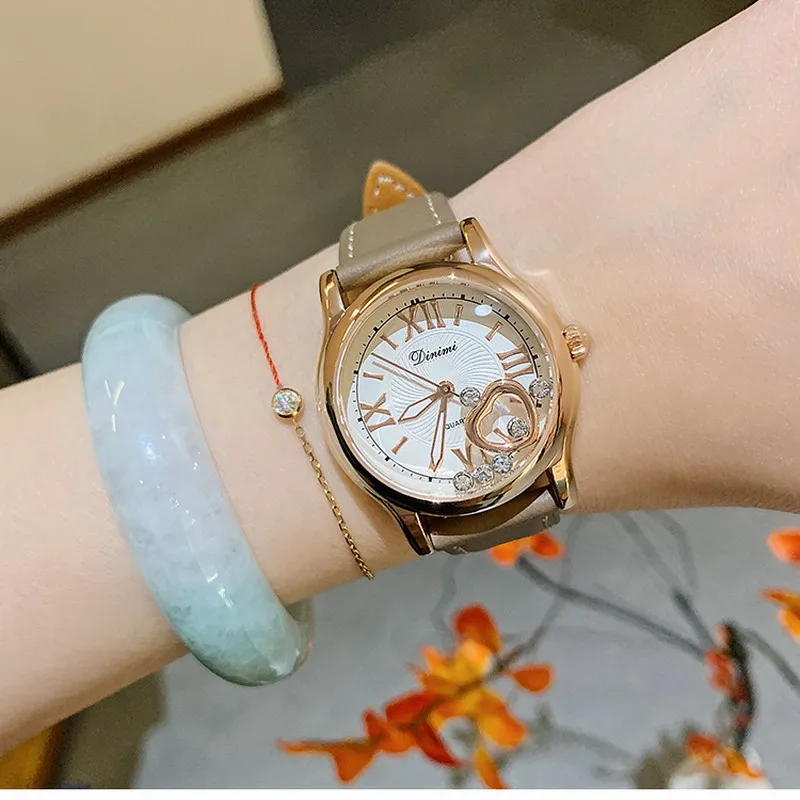 Dinimi nuevo reloj elegante para mujer temperamento ligero cinturón romano de lujo amor diamantes de imitación reloj de cuarzo para ir al trabajo diario