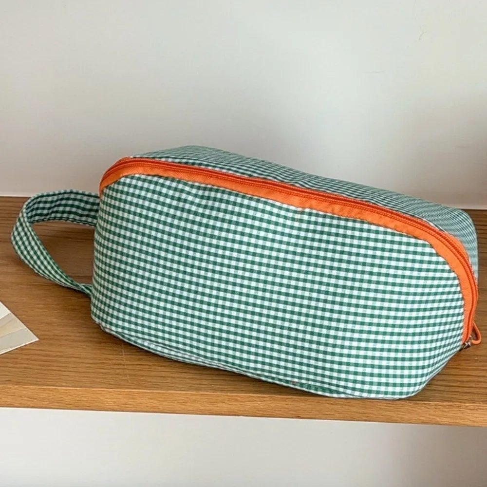 Pillow Shaped Travel Cosmetic Bag Multi-functional Plaid Checkered Makeup Organizer Bag Large Opening Large Capacity Makeup Bag