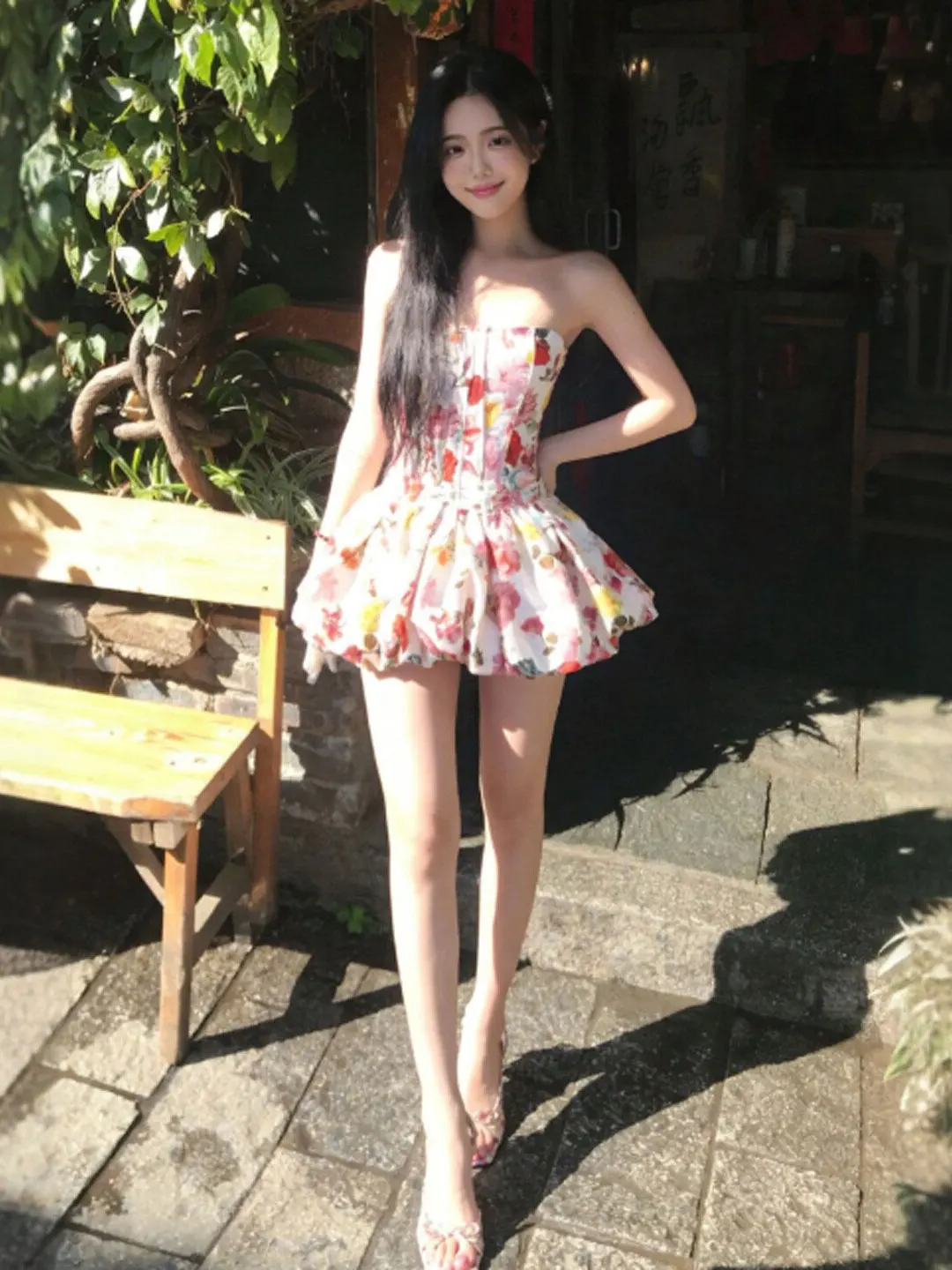 

Стильный ретро-комплект из двух предметов: топ и юбка-халтер, удобный, дышащий летний наряд во французском стиле, с принтом, из хлопка.