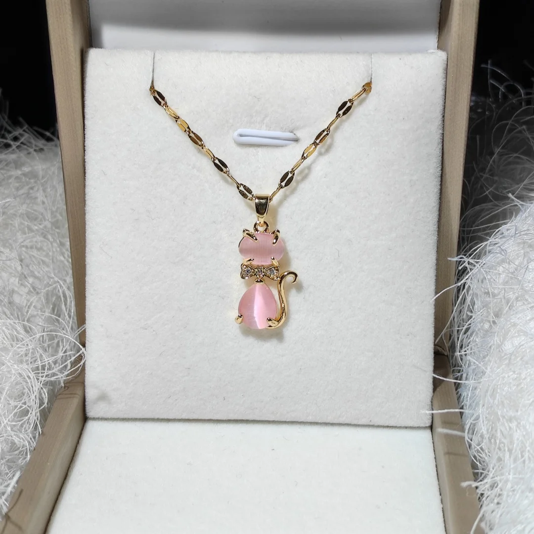 Lovely Cartoon Cat Pendant Necklace with Zircon Inlaid, Titanium Steel Material for Pets and Creative Jewelry Lovers