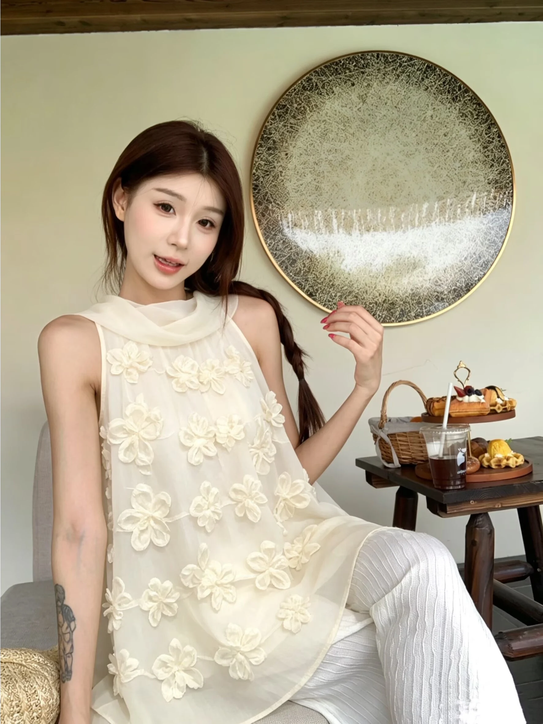 

Elegant Gentle 3D Flower Necklace Loose Women's Summer Shirt Casual Fashion Design Sense Top Korean Style round Neck Sleeveless