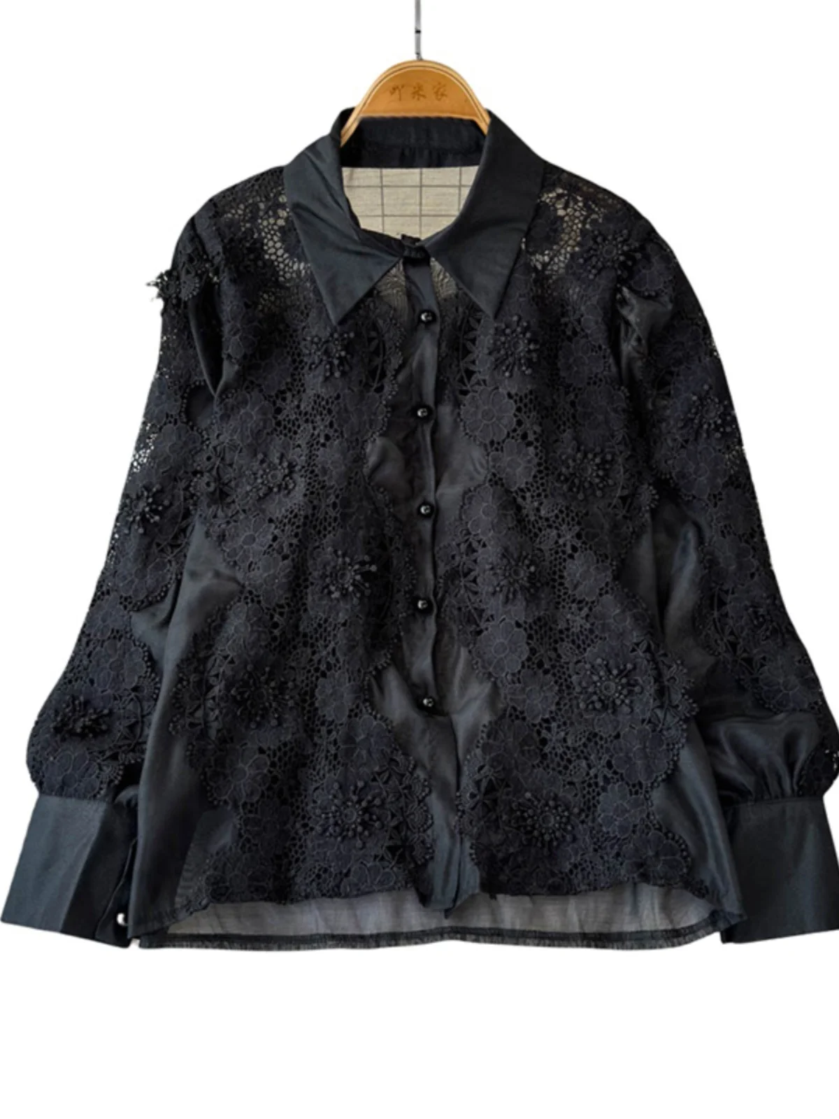 المرأة أزياء طية صدر السترة الدانتيل قميص سليم صالح زر أسفل الجوف خارج عارضة بلوزة