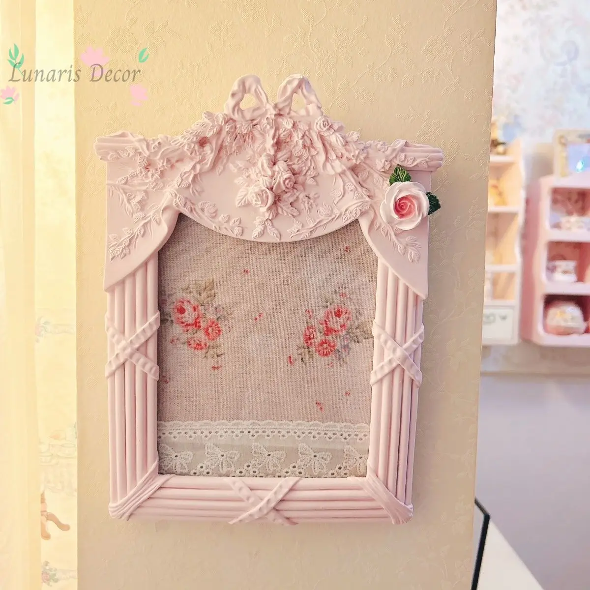 Resin engraved photo frame, which can be hung or set up for dual purposes, size 25 * 17.