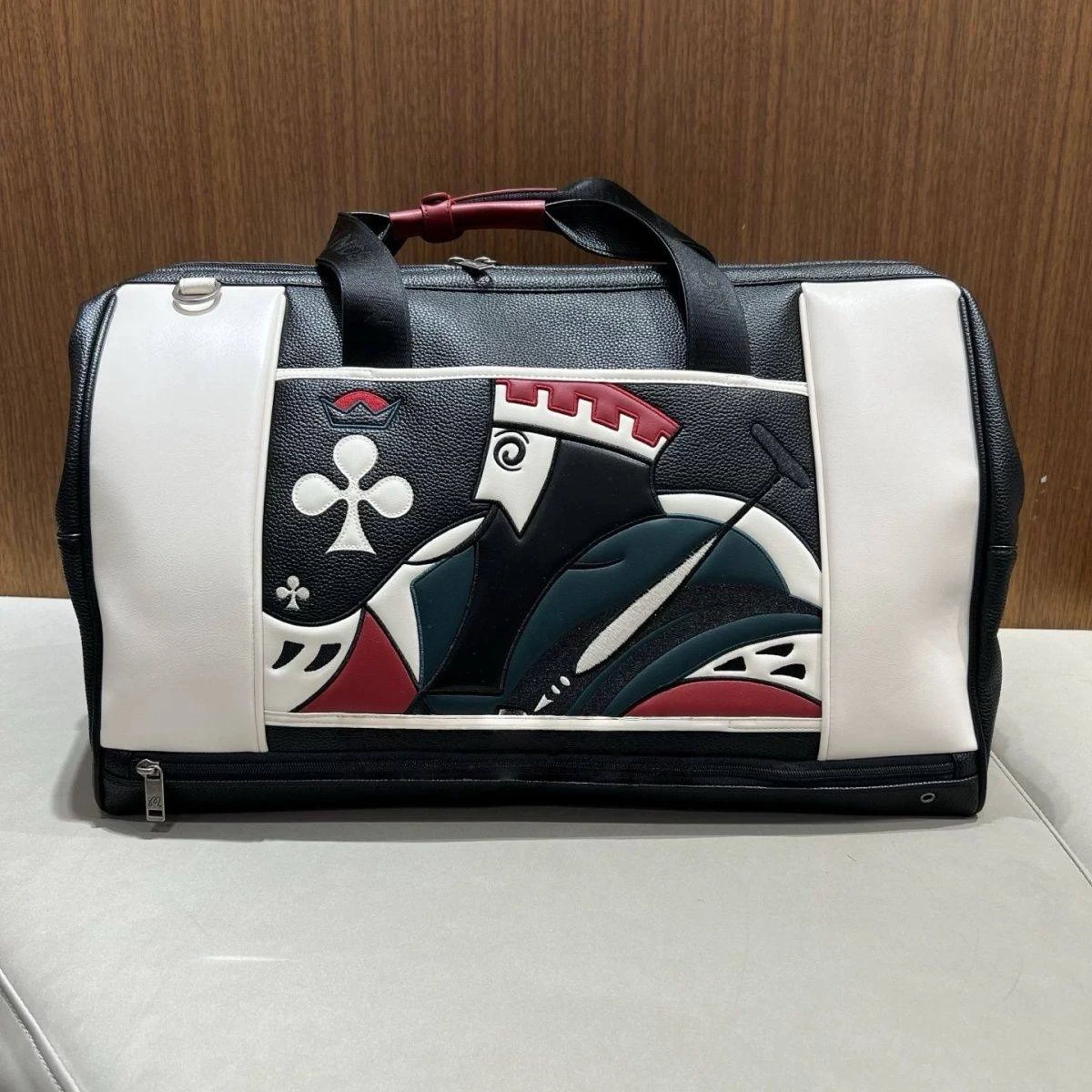 

Сумка для одежды и снаряжения для гольфа Korea Golf Clothing Bag 26: новая осенняя модель для мужчин и женщин – фирменная, вместительная, для ручной клади.
