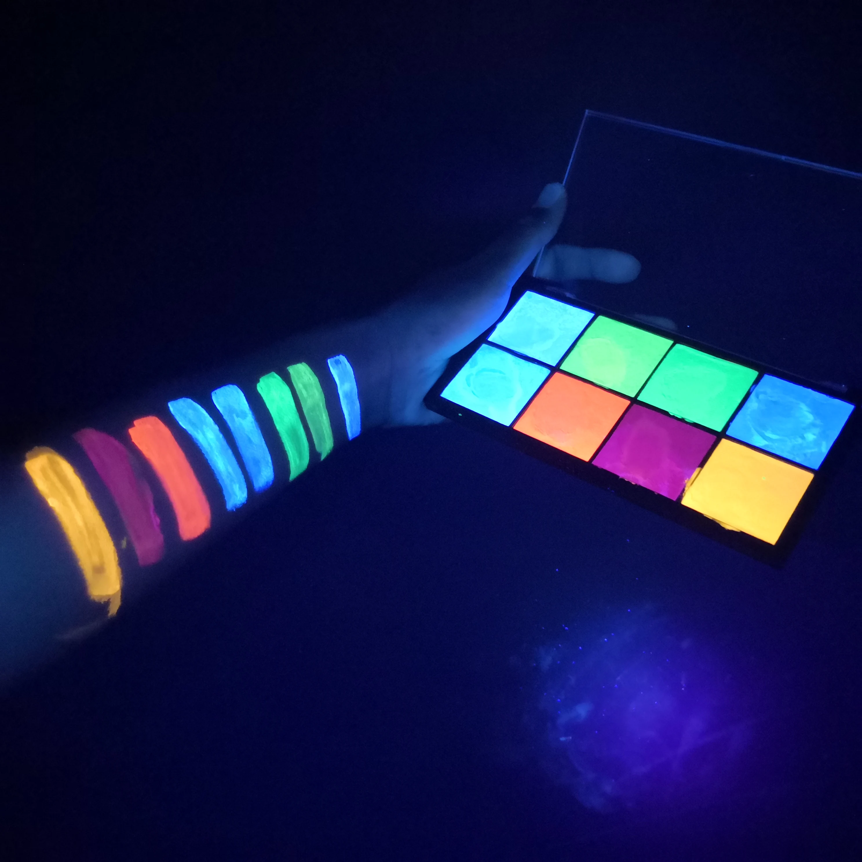 

8-цветная подводка для глаз на водной основе, высокий пигмент, легко окрашивается, для ежедневного макияжа и детской живописи лица «сделай сам», сценический макияж