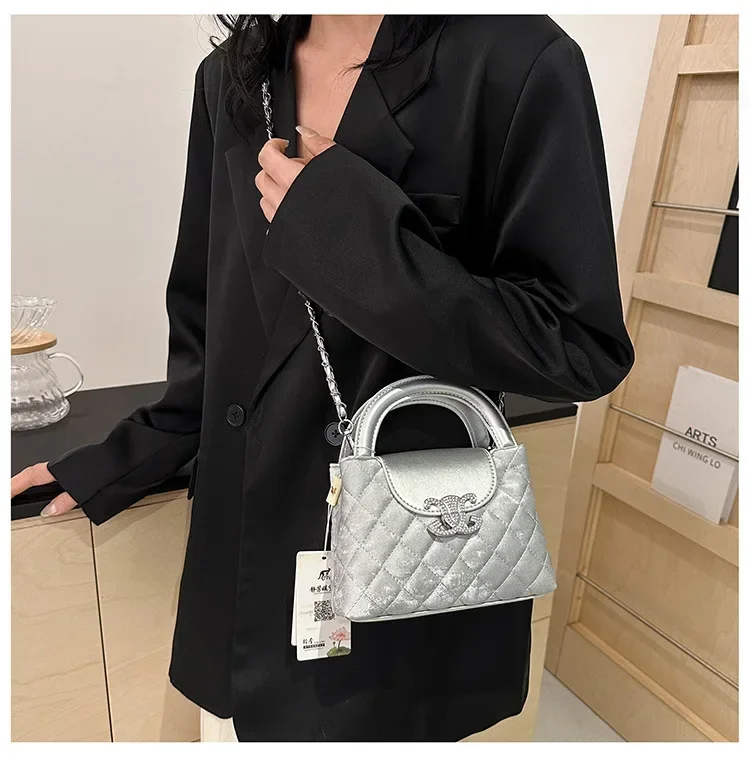 حقيبة مربعة صغيرة على الموضة الفرنسية الجديدة لعام 2025 - تحت الإبط ماسي متعدد الاستخدامات، حقيبة نسائية رائعة راقية