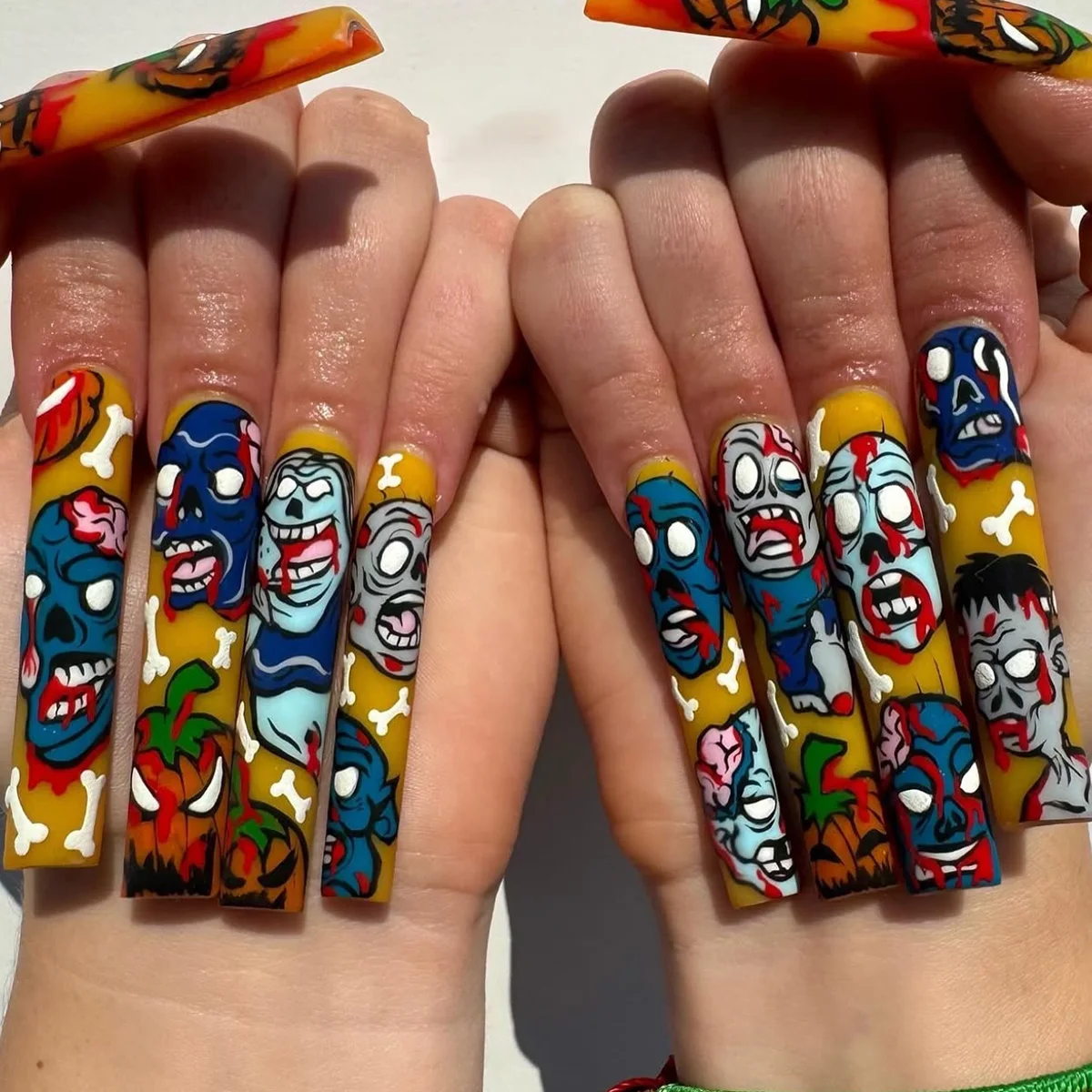 24Pcs Halloween Graffiti Pumpkin Press On Nails, Long Square Fake Nails, Reusable Nail Stickers for Holiday Party, With Tools