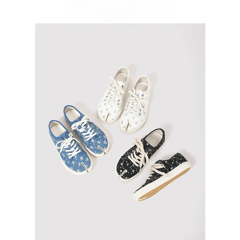 

2026 Spring New Women's Denim Split Toe Sneakers Thick Sole Tabi Shoes Sequined Ripped Canvas Lace Up Fashion Casual Shoes