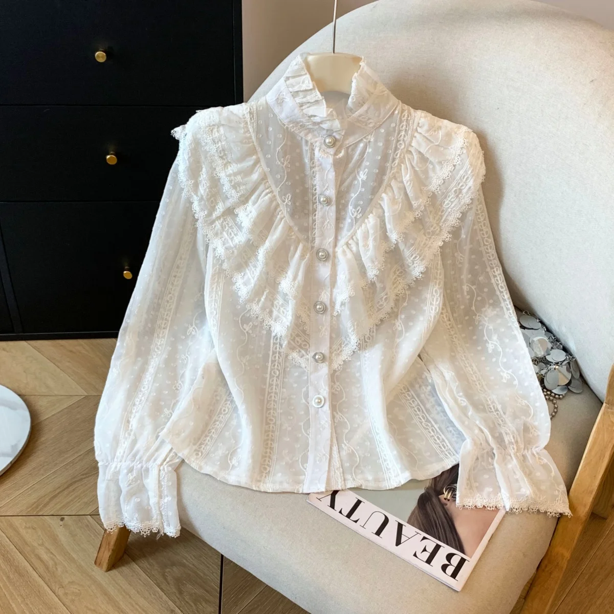 

Spring 2026 Slim Fit Lace irt Bell Sve Holland Collar Versatile Long Sve Top Women's Faion Casual Wear Daily Look