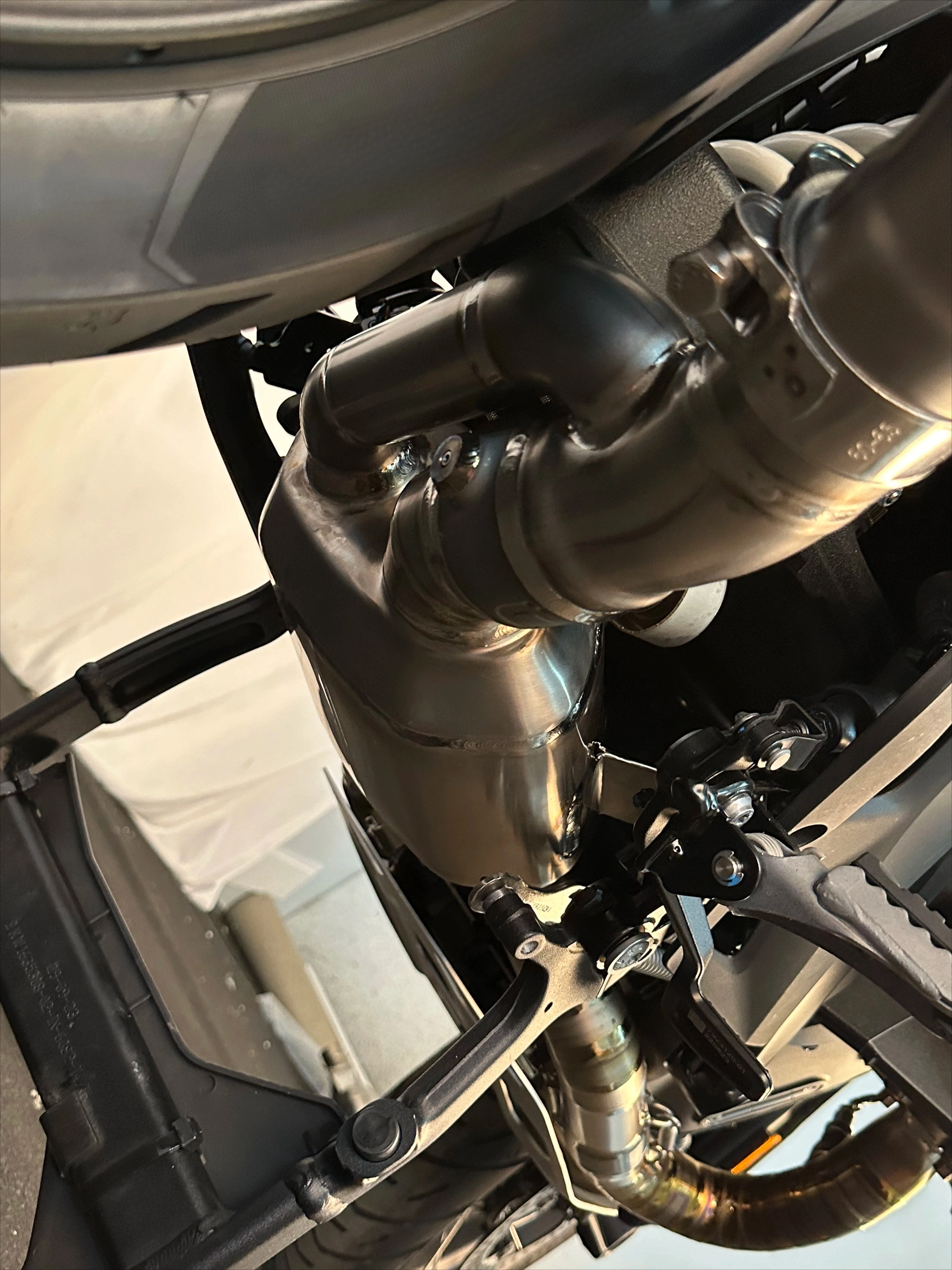 Factory Direct Selling High Performance Titanium Steel Carbon Motorcycle Exhaust Muffler Pipe Exhaust System for  R1300GS