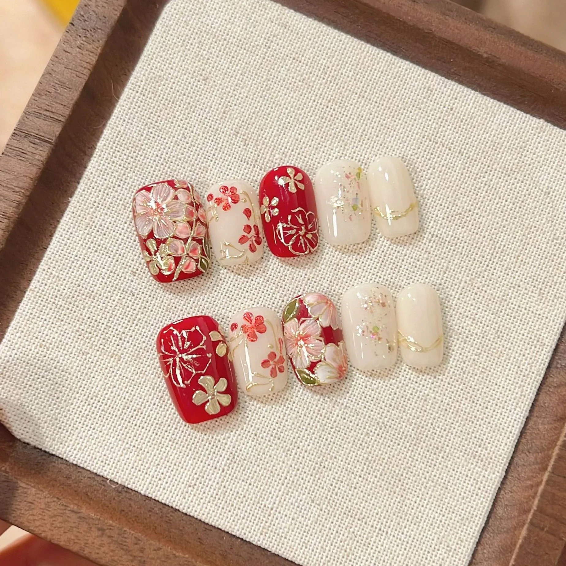 10pcs Short Square Red Handmade Press on Nails Hand Drawn Flowers False Nails Manicure Nail Autumn Winter Acrylic Fake Nails Tip