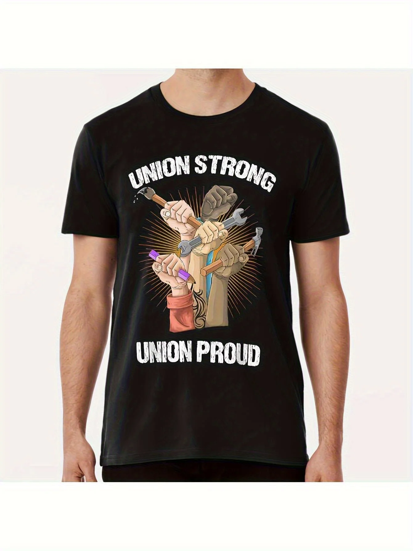 

Мужская плотная футболка с графическим принтом Union Strong & Union Proud — винтажный дизайн в стиле рабочей партии с изображением строителя и надписью.