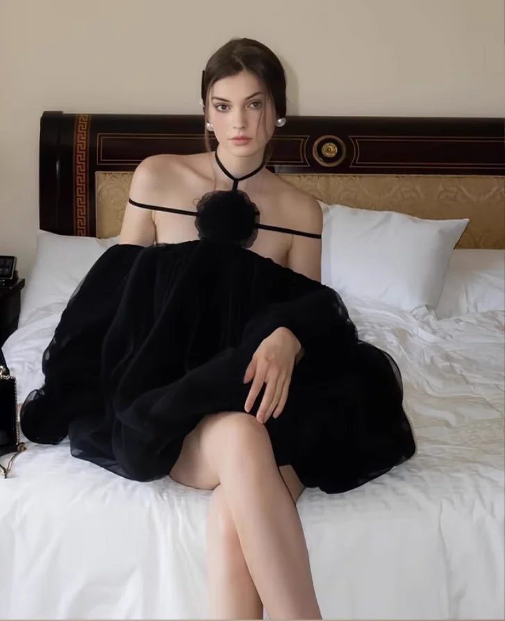 フランス風の成熟した洗練されたプリーツメッシュパッチワーク花柄ホルターネックドレス、女性用、セクシーなオフショルダールーズミニスカート