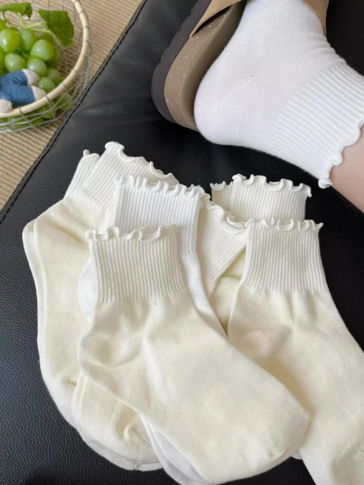 Colino: Le Calze di Moda per Donna che Uniscono Stile, Comodità e Personalità