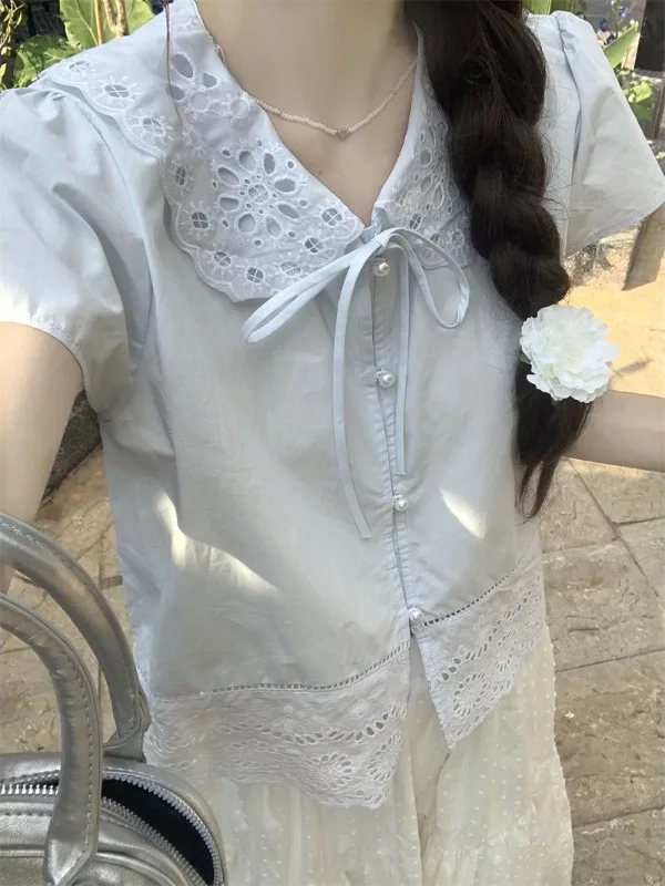 

Женская летняя модная блузка больших размеров с вышивкой, ажурным воротником и коротким рукавом, в корейском стиле, свободного кроя