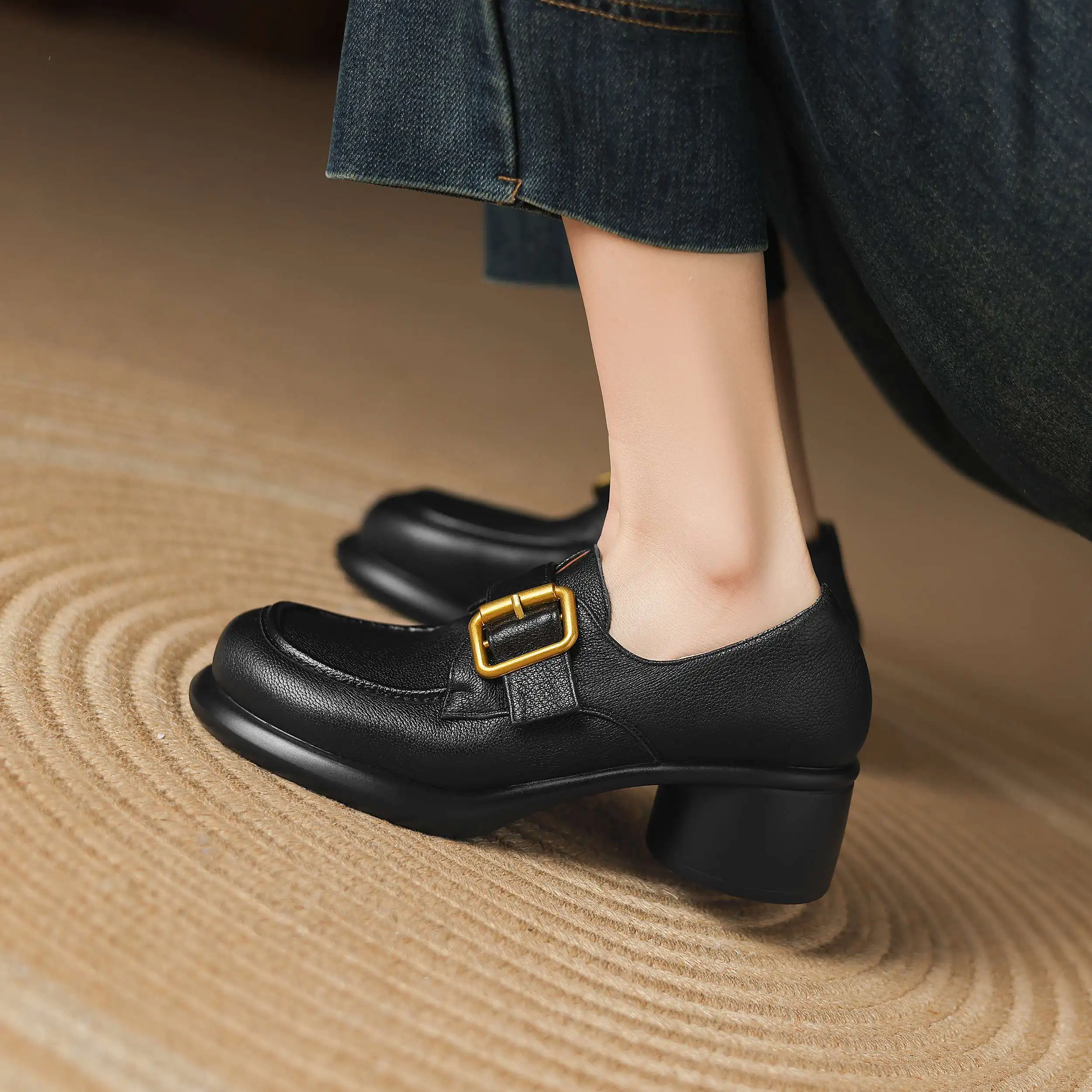 Lenkisen جلد الغنم جولة تو ميد الكعوب الشارع ارتداء الصيف مكتب سيدة المتسكعون حزام مشبك العلامة التجارية أنيقة عارضة النساء مضخات