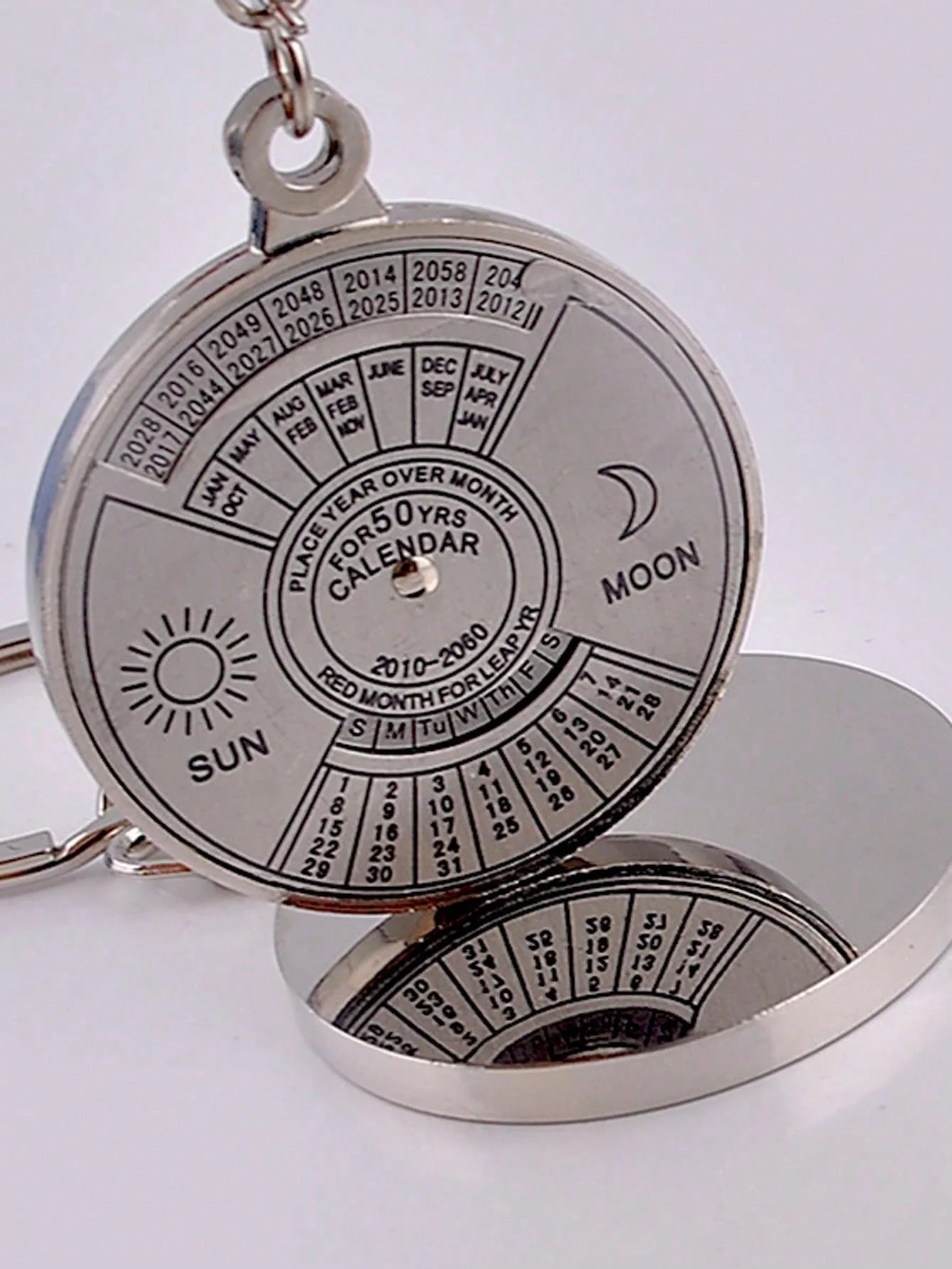 Gantungan Kunci Logam Berputar - Kalender Abadi 50 Tahun dari Paduan Seng, Gantungan Kunci Kalender Abadi Multifungsi, Hadiah Kreatif