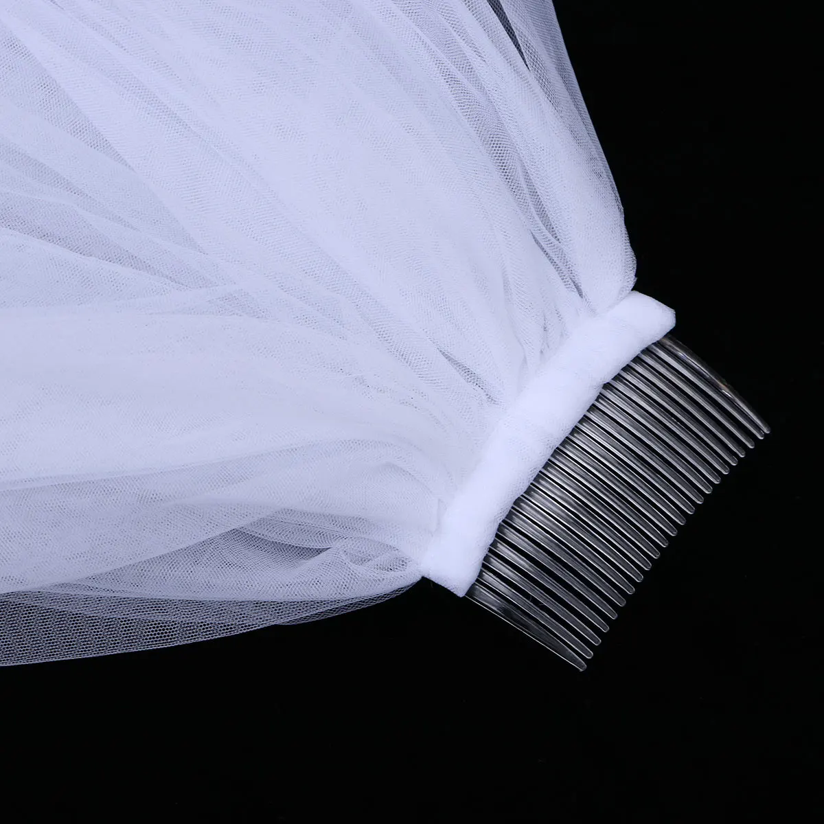 

Elegant Bridal Veil White Multilayer Gauze Comb Attachment Luxury Wedding Accessory for Bride Bridal Veils Wedding Veil