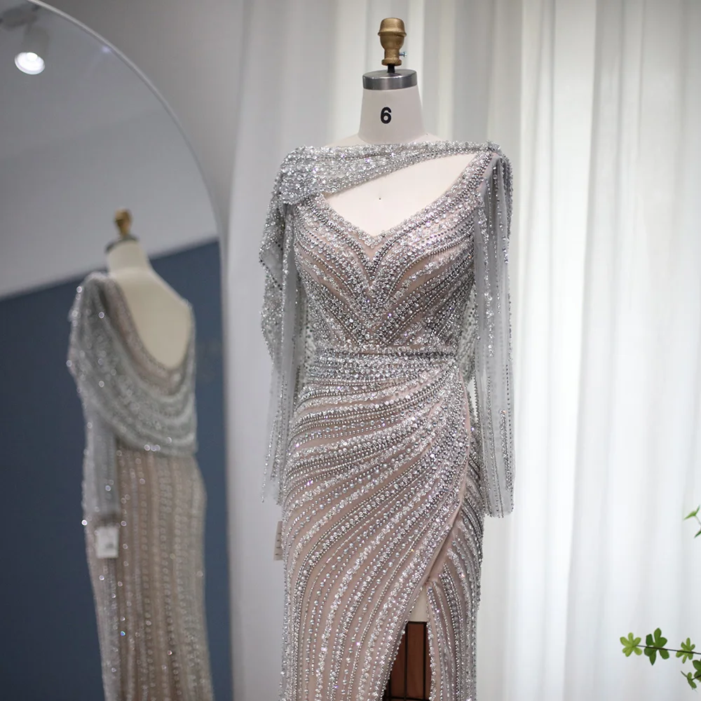 Sharon Said Luxuriöses Silbernes Meerjungfrauenkleid für Hochzeitsfeier mit Cape, Perlenbesetztes Schlitz-Abendkleid SS035 Maßanfertigung – Detail 24