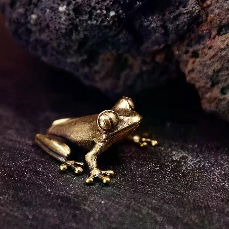 Brass Frog Statue Frog Decor Charming Contemplative Pose Desktop Ornament Tea Pet Figurine Home Office Decor Vintage