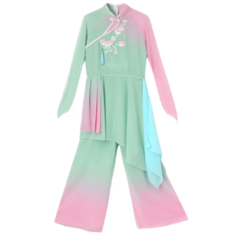 New Gradient Classical Dance Performance Dress for Women, Flowing and Elegant with A Delicate and Rich Makeup Look.