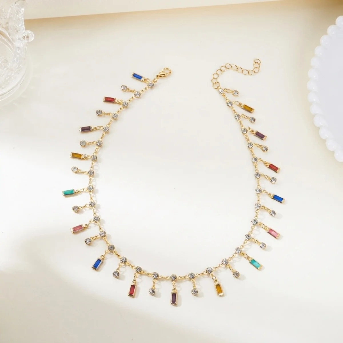 Leichter Luxus Funkelnde Bunte Strass-Quasten-Halskette für Frauen Eleganter Exquisiter Kristall Y-förmiger Choker Brautjungfern-Schmuck – Detail 29