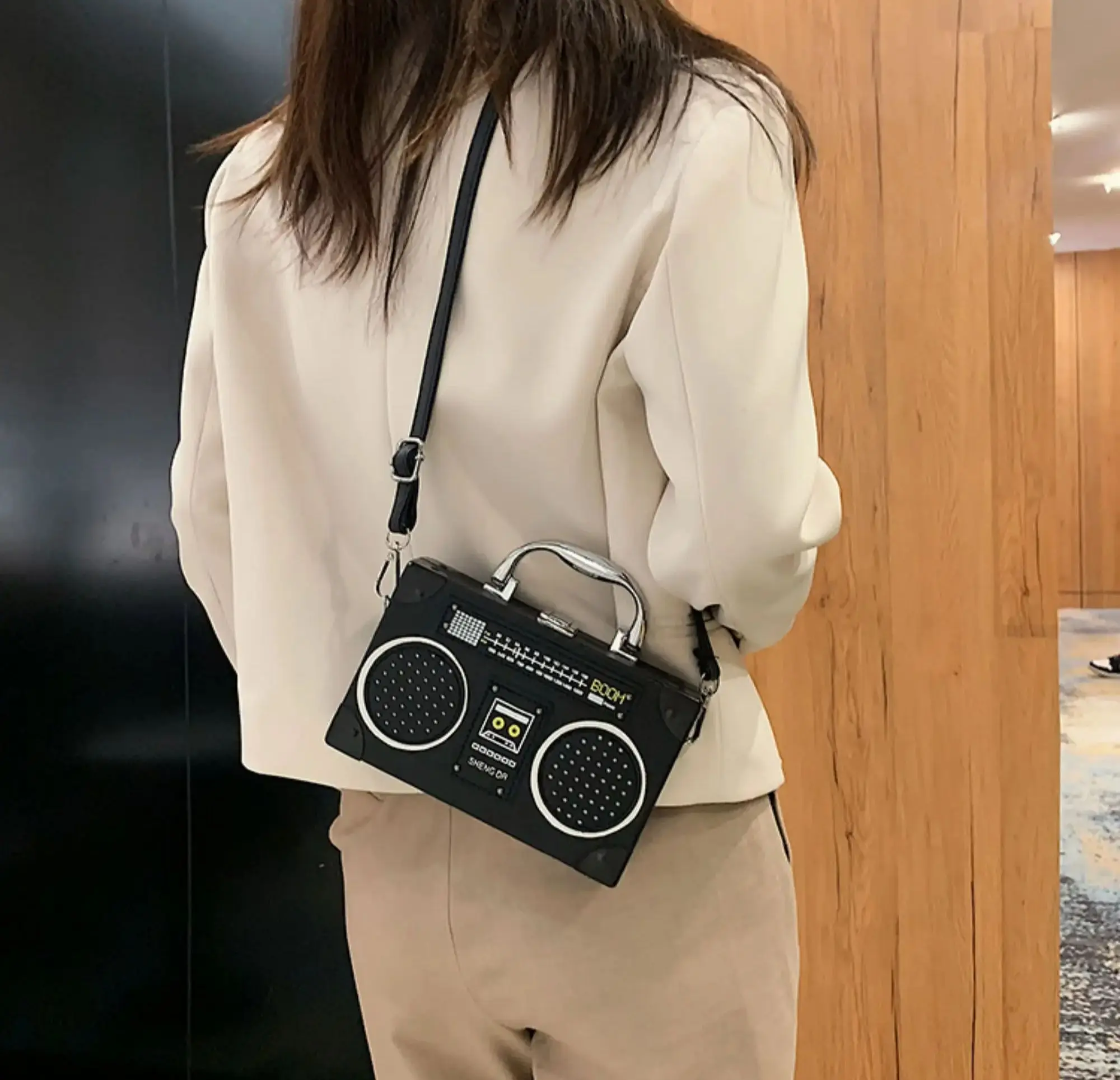 

2024 Fashion Trend Creative Personality Funny Radio Retro Handheld Small Square Bag