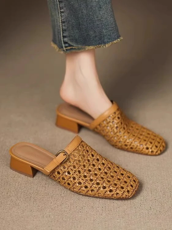 Modische, atmungsaktive, ausgehöhlte Baotou-Slipper für Damen – Neue, lässige Mesh-Halbschuhe mit eckiger Zehenpartie und einem Riemen – Detail 18