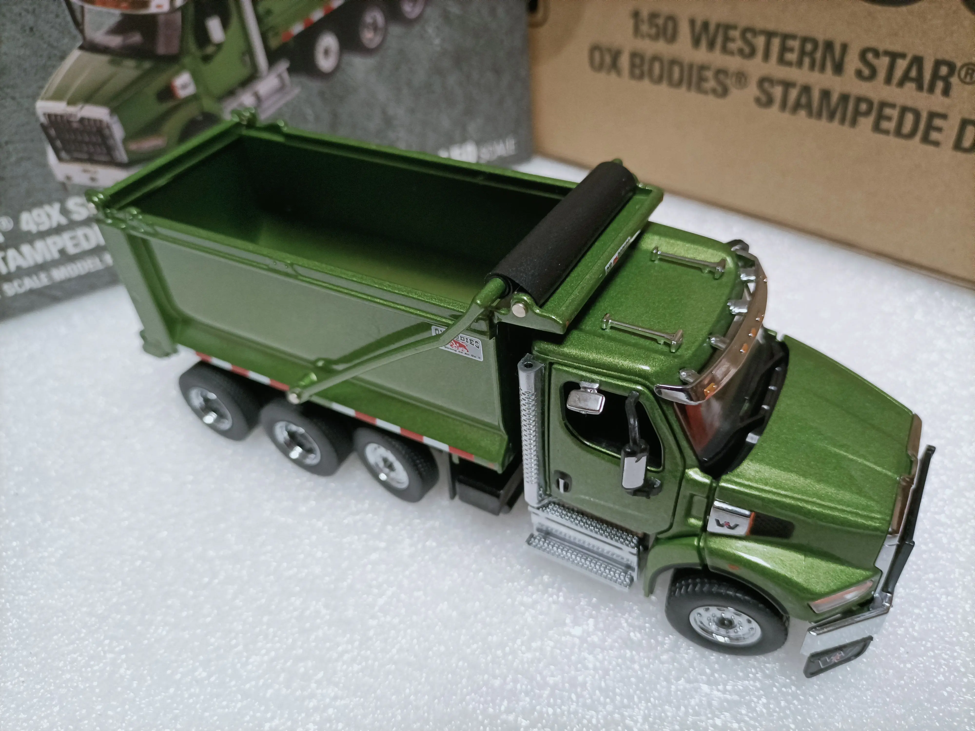 DM 1:50 Western Star 49X SBFA Cargo Truck Simulation Limited Edition Alloy Metal Static Car Model Toy Gift