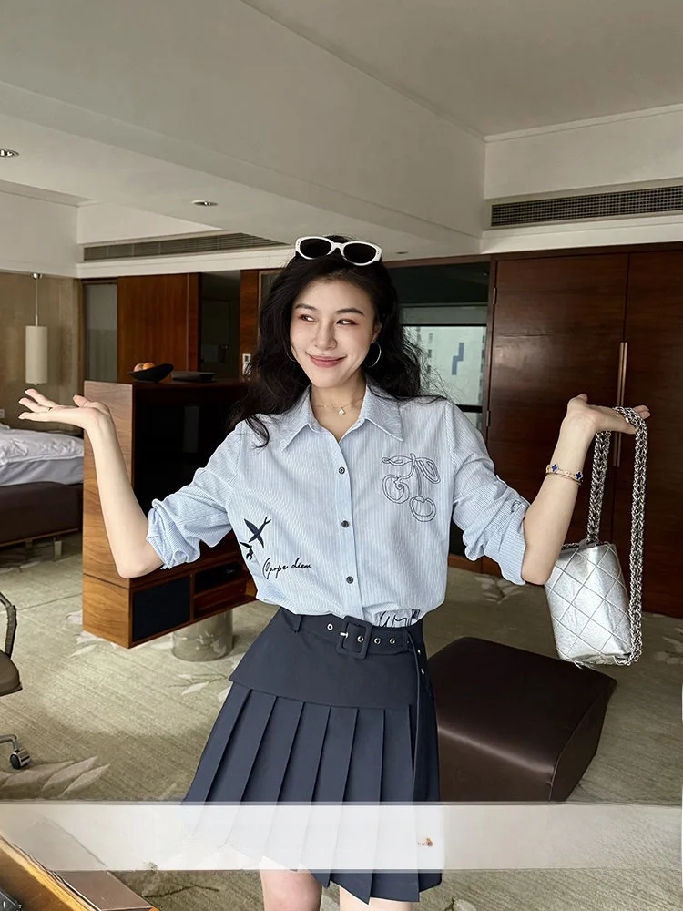 

Zhang a Xing Sydney Leisure Day Embroidered Striped Shirt High Waist Pleated Half Skirt Women's Fashion Set Casual Style Spri...