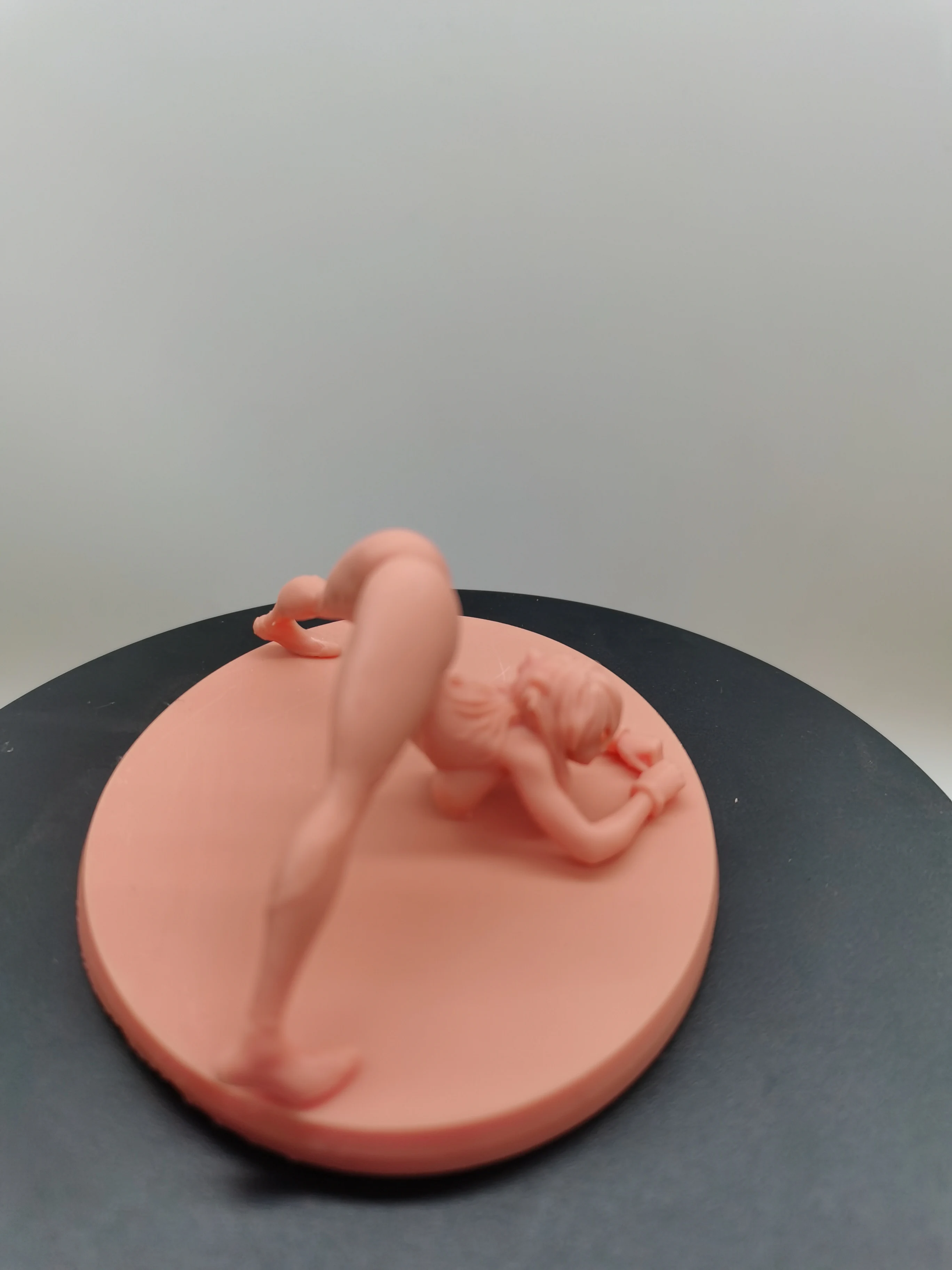 Figurka żywiczna w skali 1/24, skromna dziewczyna leżąca, NSFW, zestaw do samodzielnego montażu, niezmontowany i niepomalowany, zabawka do druku 3D.