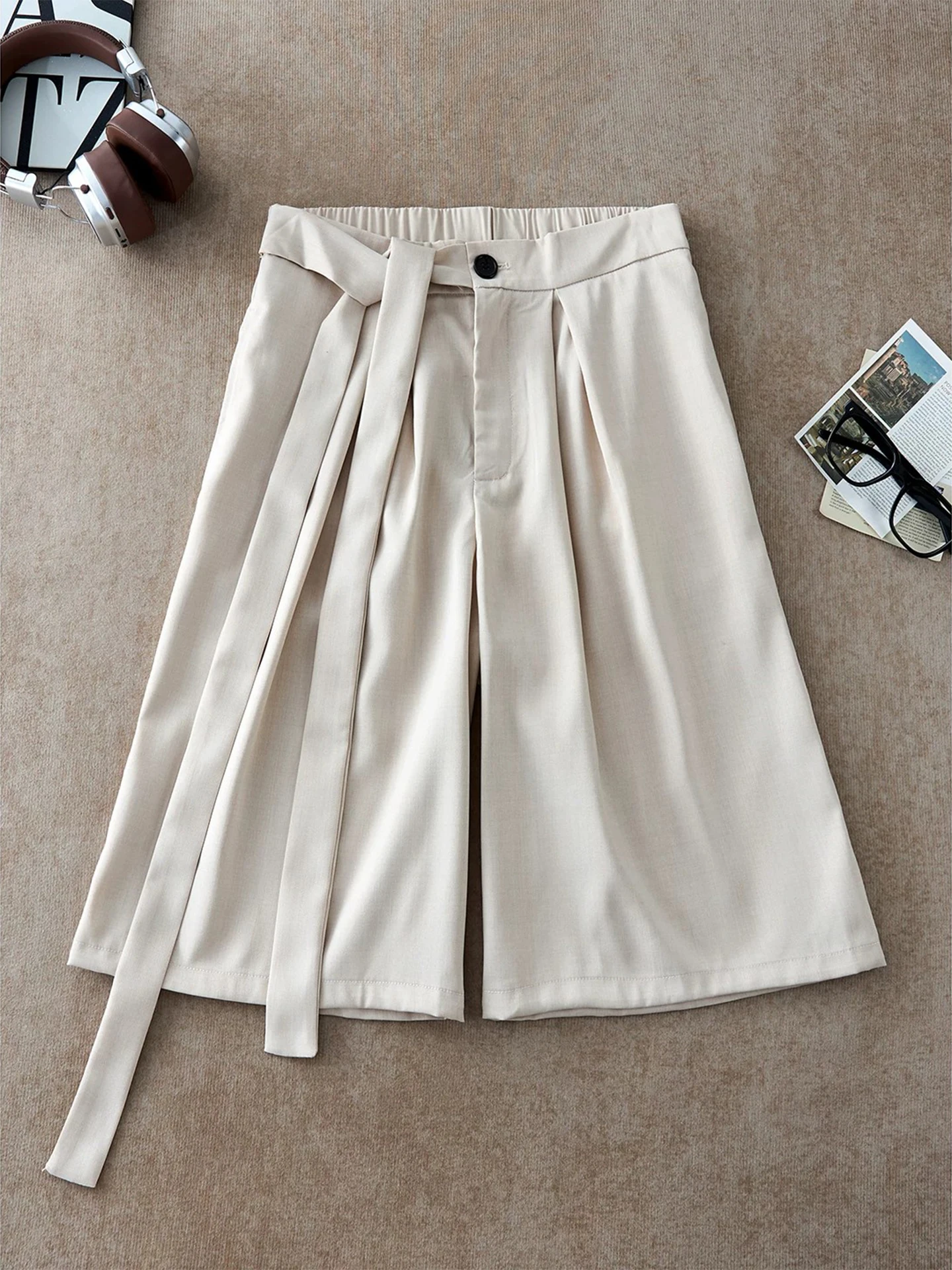 

Men's A-Line Pleated Suit Shorts Casual Summer Fashion with Sash Design Drapey Straight Leg Five-Quarter Length CleanFit