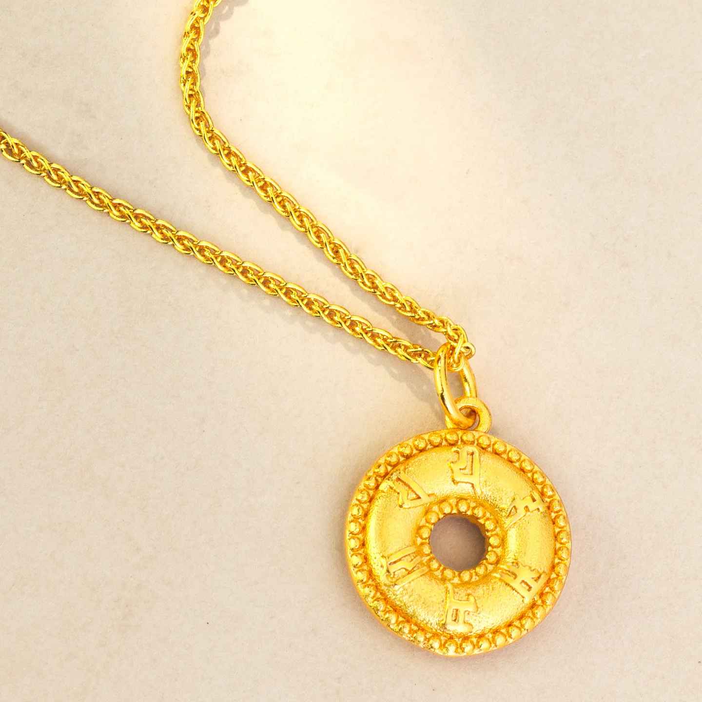 

Luxury 24K 9999 Pure Gold real gold Women's Hollow Six-character True Words Pendant Necklace