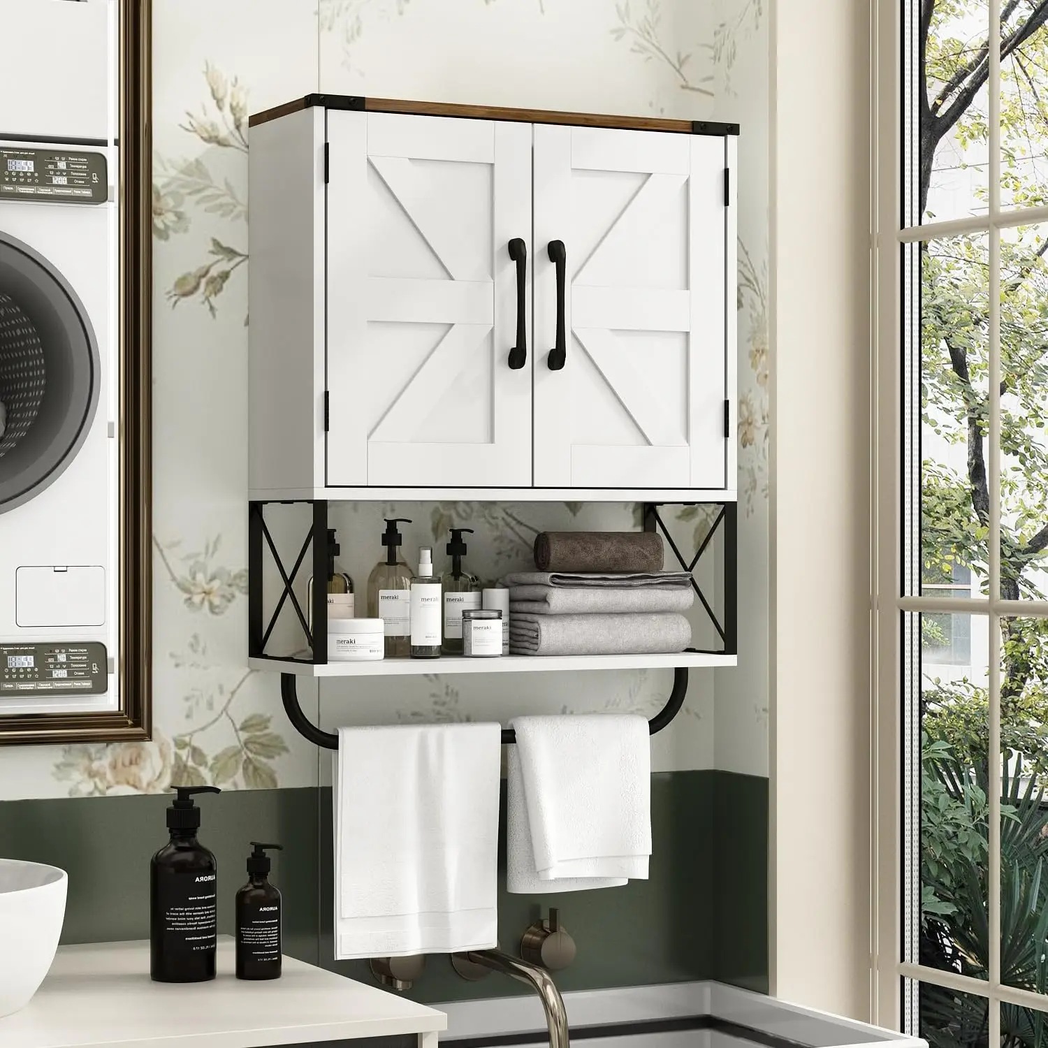 خزانة أدوية المزرعة مع أبواب الحظيرة، ورف قابل للتعديل وبار المناشف، وتخزين الحمام من خشب الجوز الأبيض