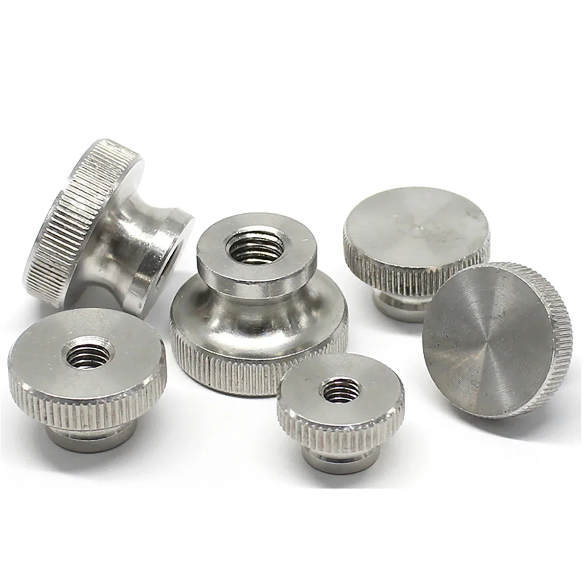 Dado zigrinato a testa alta in acciaio inossidabile 304 / Foro passante Foro cieco Testa grande Regolazione Passo Vite a mano Dado M3-M12