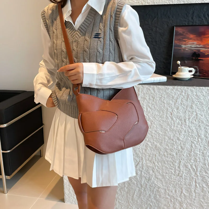 

2025, новый нишевый дизайн, персонализированная поворотная сумка, тканая ручная сумка через плечо с геометрическим рисунком, высококачественная сумка-ведро