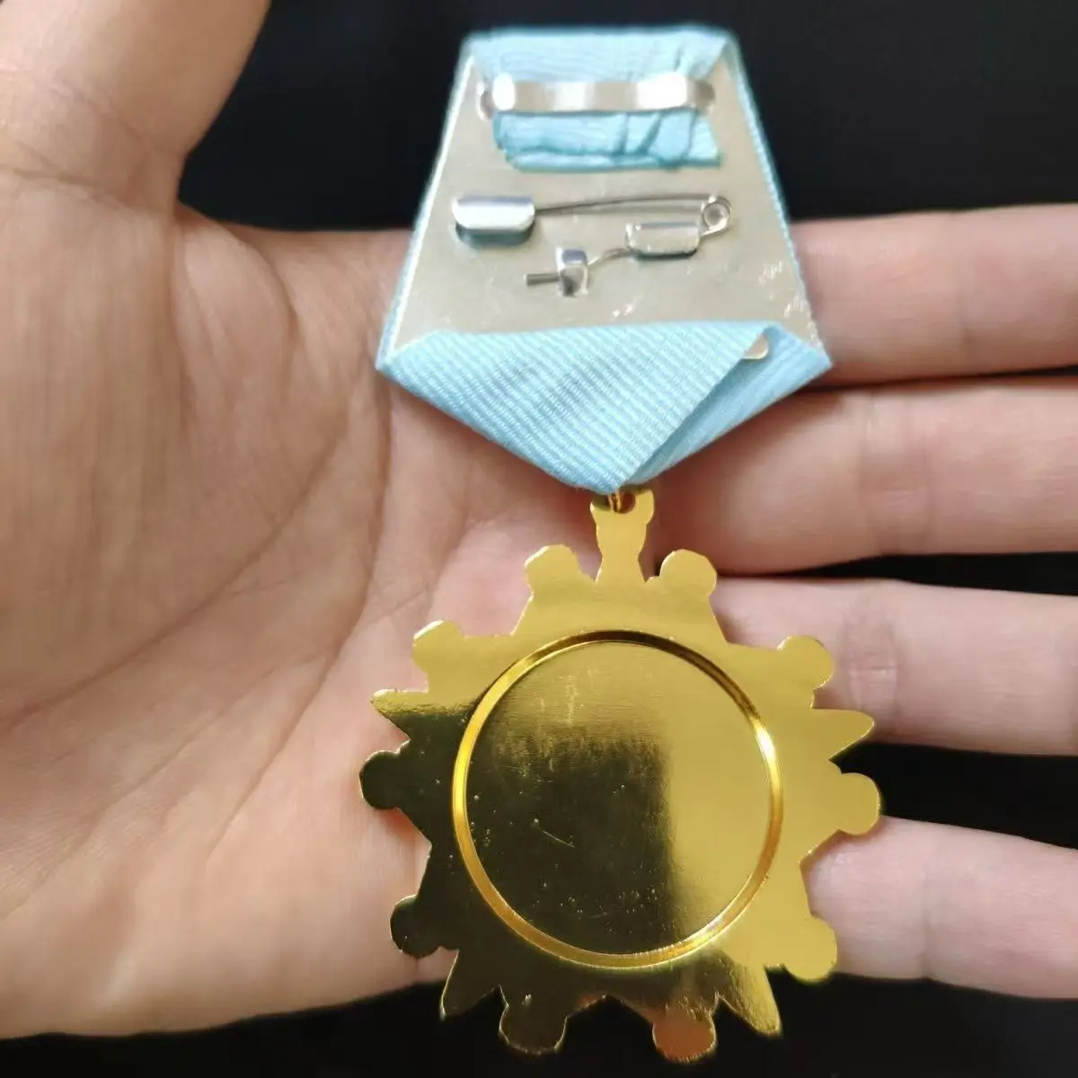 United Nations Peacekeeping Commemorative Badge Zinc Alloy Medal Pin Souvenir Collection Decorative Brooch Gift